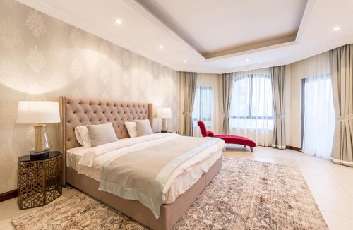 Palm Jumeirah Villa | Chic 4BR Villa with Assistant Room and Private Pool on Palm Jumeirah by Deluxe Holiday Homes