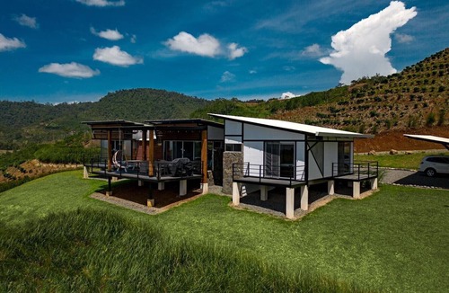 Pavones House | Chic Mountain Farmhouse w/180º Extravagant Views