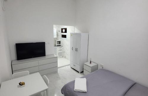 Abu Dhabi Hotel | Cliftin Studio Apartment