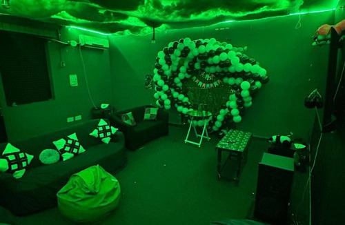 New Delhi House | Cloudy ambience