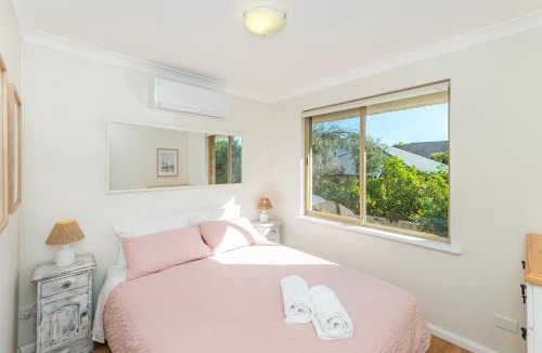 Scarborough House | Coastal Comfort 1 King, 2 Queen beds with Park Views