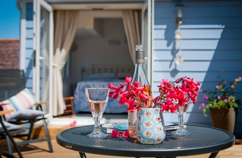 Cowes House | Coastal cottage with sea views, lovely village location, 2 mins from seafront.