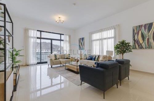 Sharm Apartment | Coastal Escape with Private Pool, Breathtaking Sea And Mountain Views, Near Al Aqah Beach - Al Dana Island, Fujairah by Deluxe Holiday Homes