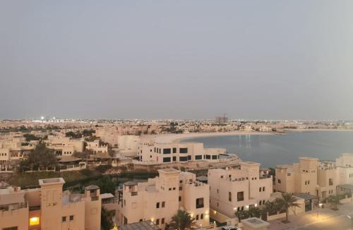 Al Hamra Village Apartment | Comfort and Charm Studio in Marina Residences, Al Hamra Village