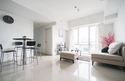 East Kuningan Apartment | Comfy Casa 3 bedrooms apartment next to Kuningan City Mall with city view