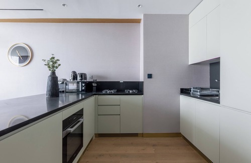 Downtown Dubai Apartment | Cozy 1-bedroom apartment in charming Dubai downtown with 5star restaurants