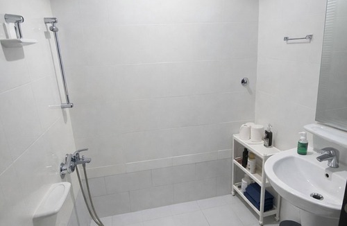 Muttrah Apartment | Cozy 1-bedroom apartment with AC in tranquil Muscat
