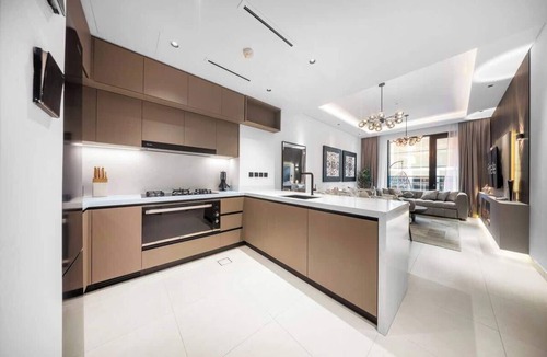 Jumeirah Village Circle Apartment | Cozy 3BR nr Circle Mall Sleeps 12 | Pool & Sauna
