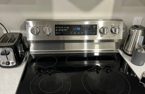 Mount Pleasant House | Cozy Elegant 1 Bedroom Premium Suite Entire Place WiFi, AC in peaceful Brampton