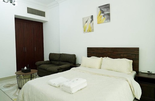 Sharjah Apartment | Cozy Private Studio -Near Beach -City View -Downtown Sharjah - Pool & Gym