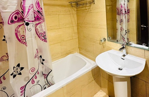 Al Hamra Village Apartment | Cozy studio with WiFi and fitness room with stunning lagoon view