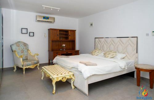 Al Wathba Apartment | Cozy Studio Chalets