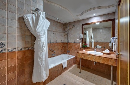 Beach & Coast Apartment | Deluxe Double or twin room Near Al Khan Beach