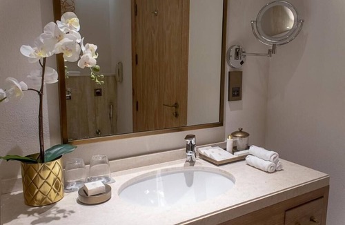 Liwa Apartment | Deluxe Room Near Soul Society Abu Dhabi