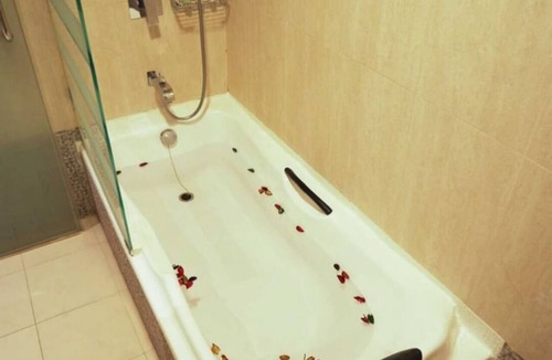Al Barsha 1 Hotel | Deluxe Room | Sig Al Barsha | Mall 5-min Walk, Metro 400m, Outdoor Pool