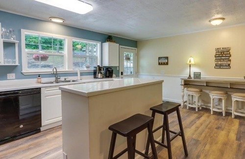 Camdenton House | Dock + Screened Porch: Lake of the Ozarks Getaway!