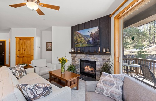 Truckee House | Dolomite Condo # 8 - Charming Ski Lease, Gas fireplace and Mountain Views