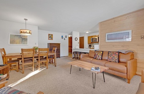 Four O'Clock Apartment | Double Eagle A12 by Ski Country Resorts