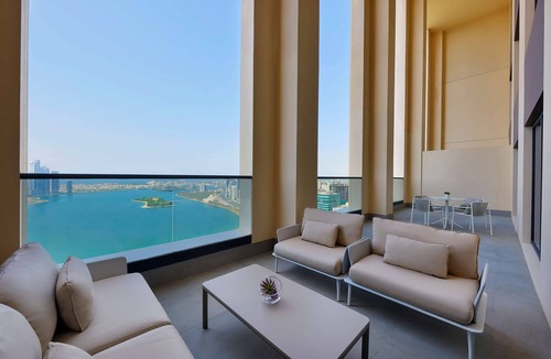 Al Majaz Hotel | DoubleTree by Hilton Sharjah Waterfront Hotel & Residences