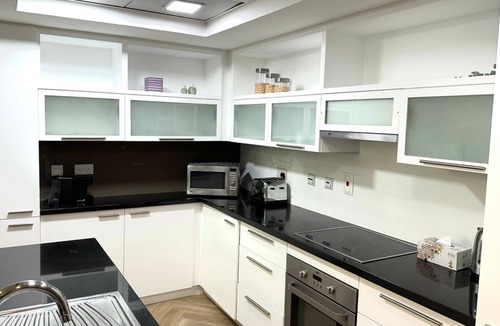 Downtown Dubai Apartment | Downtown Dubai Beautiful Upgraded 1-bedroom apartment