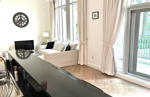 Downtown Dubai Apartment | Downtown Dubai Beautiful Upgraded 1-bedroom apartment