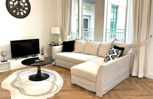 Downtown Dubai Apartment | Downtown Dubai Beautiful Upgraded 1-bedroom apartment
