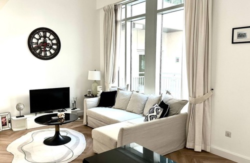 Downtown Dubai Apartment | Downtown Dubai Beautiful Upgraded 1-bedroom apartment