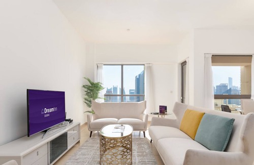 Dubai Marina Apartment | Dream Inn - 3BR Apartment with Marina View
