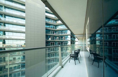 Dubai Apartment | DSO Studio W Pool & Prime Location