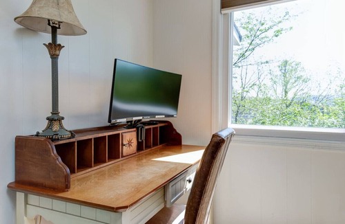 Kenilworth Ski Chalet | DT Asheville - Zurich MNT Chalet #9A/Low Cost Uber