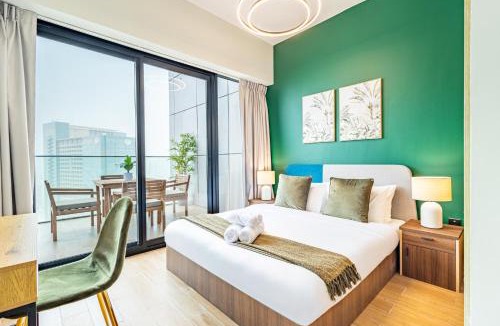 Abu Dhabi Apartment | Duplex - 5 min walk from Cleveland, ADGM & Galleria Mall - 3BDR - Maryah Island & ADGM - Huge Balcony - Full Canal & City Views - Perfect for Families & Groups