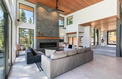 Ponderosa Palisades House | Elegance at Schaffer's Mill - Luxury 4 BR, Private Hot Tub, Pet Friendly!