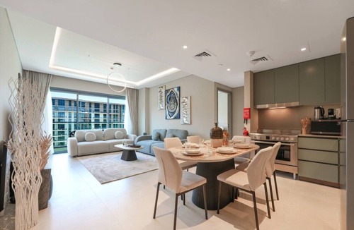 Al Wasl Apartment | Elegant 2BR Haven in Viridian by Central Park