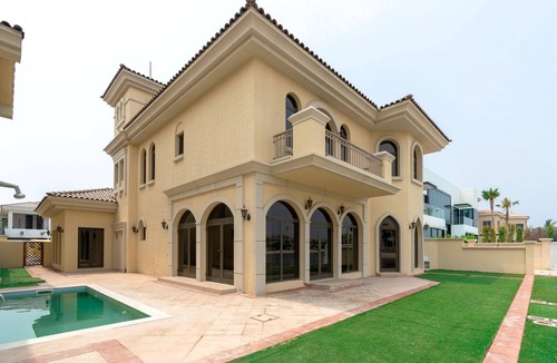 Palm Jumeirah Villa | Exclusive 4BR Villa w/Private Pool & Beach