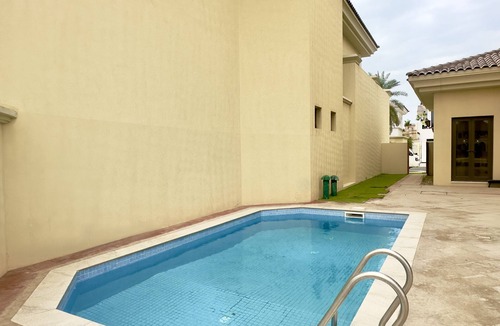 Palm Jumeirah Villa | Exclusive 4BR Villa w/Private Pool & Beach