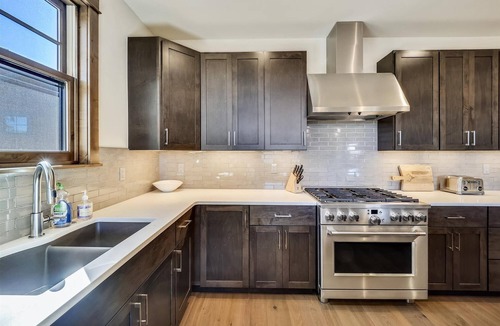 Baldy Mountain House | Experience the charm of Cocoa Cabin, a spacious retreat with stunning views & luxurious amenities!