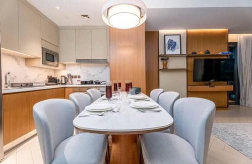 Downtown Dubai Apartment | Family 3BR Flat Free Parking, Gym, Pool & Burj Views