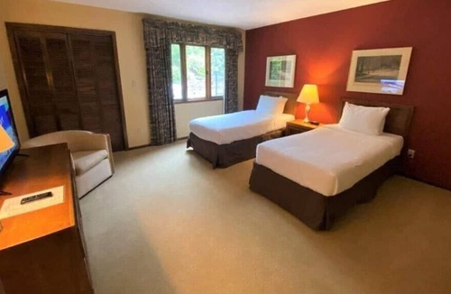Sapphire Resort | Family and Friends Getaway! 2 Convenient Units, Pool, Gym, Near Fairfield Lake