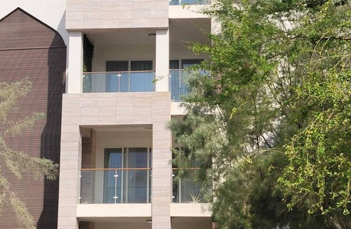 As Sifah Condo | Family Floatie Flat with Pool + Workspace