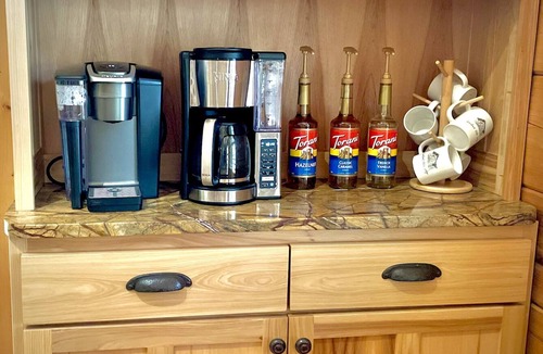 Vein Mountain Cabin | Family Friendly Cabin w/Hot Tub, Fishing Pond & Game Room 45min to Asheville