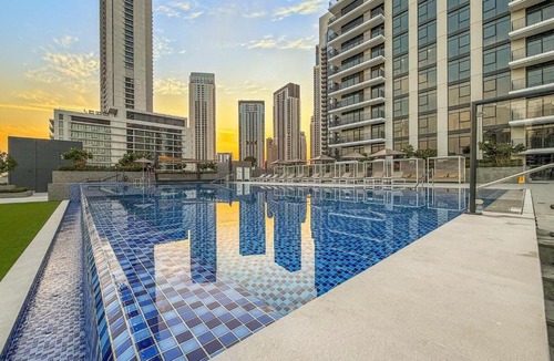 Dubai Apartment | FIRST CLASS 1BR Creek Escape & Modern Elegance