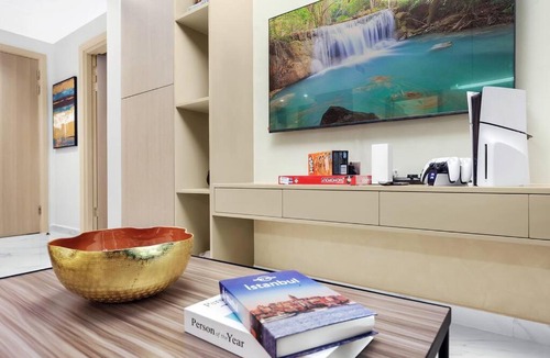 Downtown Dubai Apartment | FIRST CLASS 1BR Modern Downtown Oasis
