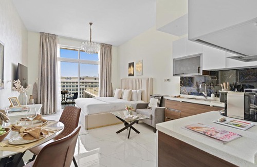 Al Barsha Apartment | Frank Porter - Azizi Riviera