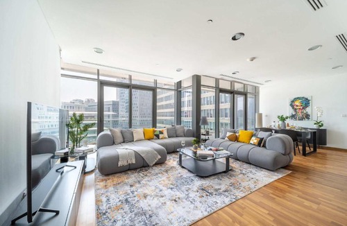 Bur Dubai Apartment | Frank Porter - Burj Daman