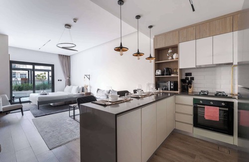 Jumeirah Village Circle Apartment | Free housekeeping visits during your stay - StayShort - JVC Apartment with Private Balcony Sleeps 4