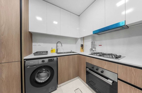 Dubai Apartment | Free housekeeping visits during your stay - StayShort - Stylish 2 Bed Apartment in Silicon Oasis for 6 with Balcony