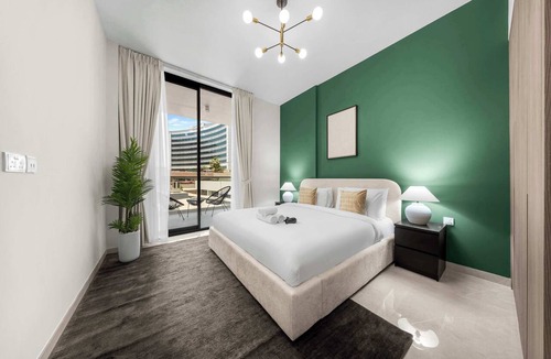 Dubai Apartment | Free housekeeping visits during your stay - StayShort - Stylish 2 Bed Apartment in Silicon Oasis for 6 with Balcony
