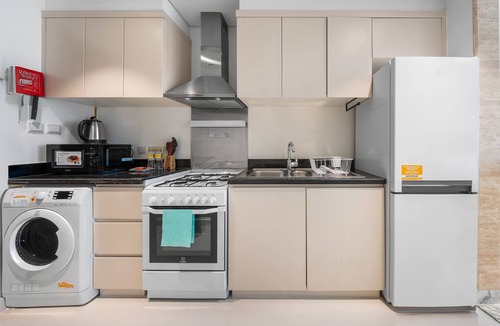 Dubai Apartment | Free housekeeping visits during your stay - StayShort - Cozy Studio in DAMAC Hills that Sleeps 2