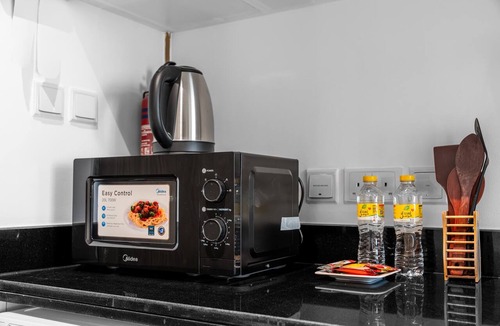 Dubai Apartment | Free housekeeping visits during your stay - StayShort - Cozy Studio in DAMAC Hills that Sleeps 2