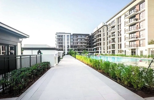 Dubai Apartment | Free housekeeping visits during your stay - StayShort - Town Square sleeps 2 in Great Location